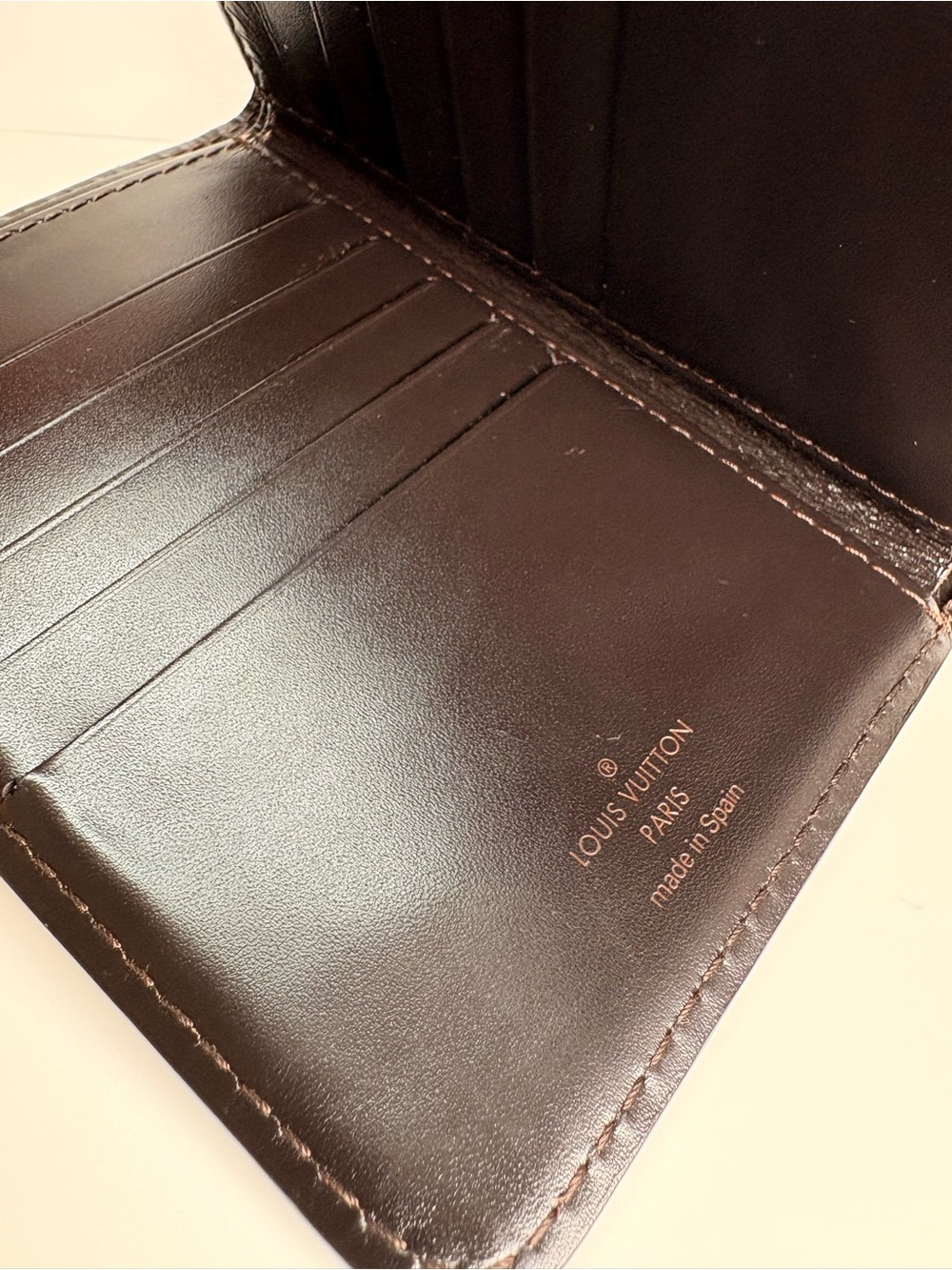 Pre❤️Louis Vuitton Utah Leather Bifold Passport/Wallet - Brown - Picture 9 of 15